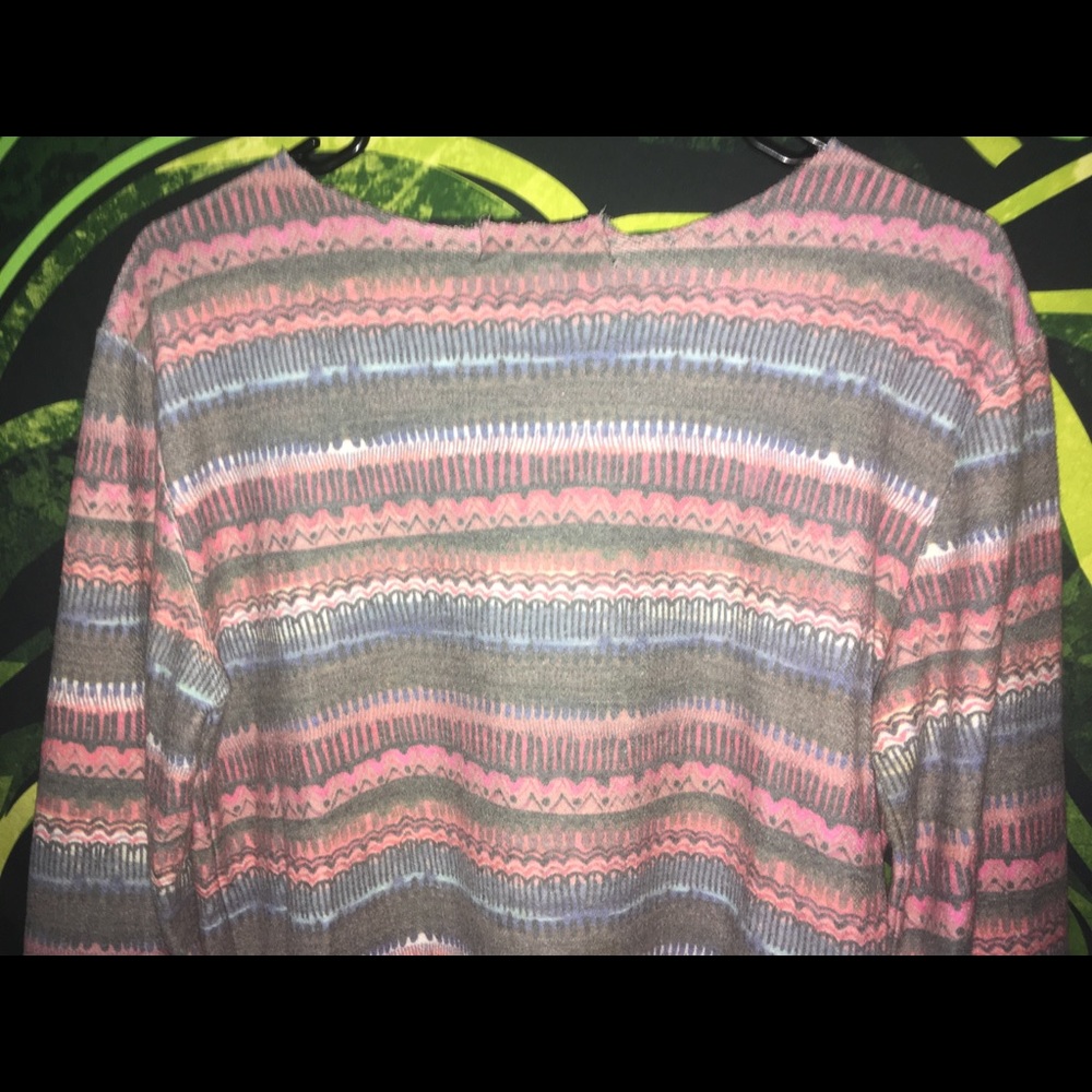 Pink And Blue Sweater - Picture 6 of 7